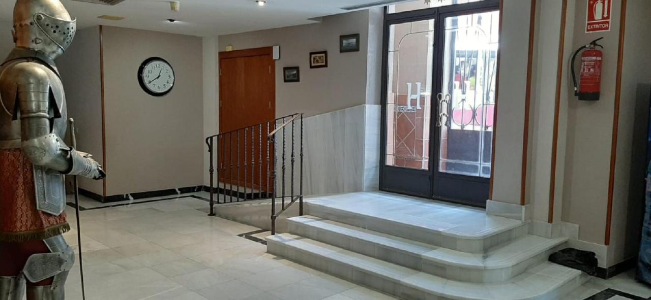 Hotel Real De 3*