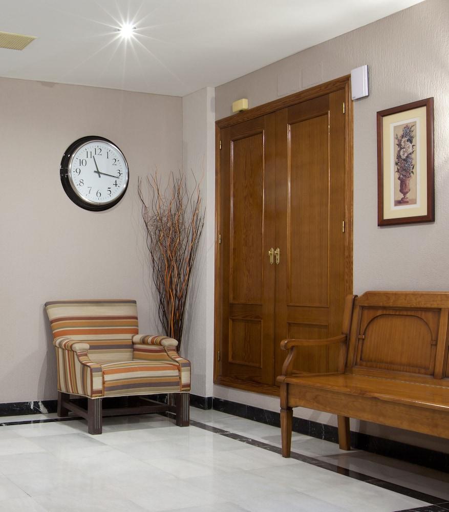 Real De Hotel 3*